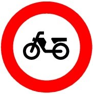 Señal: Entrada prohibida a ciclomotores: prohibición de acceso a ciclomotores y también a vehículos para personas de movilidad reducida