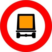 Señal: Entrada prohibida a vehículos que transporten mercancías peligrosas: los que requieran estar señalizados de acuerdo con su normativa específica