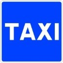 Señal: Lugar reservado para taxis: lugar reservado a la parada y al estacionamiento de taxis libres y en servicio; un número inscrito indica el total de espacios reservados