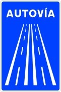 Señal: Autovía: principio de una autovía y lugar a partir del cual se aplican las reglas especiales de circulación en este tipo de vía; puede indicar también el ramal de un nudo que conduce a ella