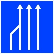 Señal: Final de carril destinado a la circulación: en una calzada de cuatro carriles con un único sentido de circulación, desaparición del carril izquierdo y cambio de carril preciso