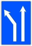 Señal: Bifurcación hacia la izquierda en calzada de dos carriles: en una calzada con dos carriles en el mismo sentido, se producirá una bifurcación con cambio de dirección en el carril izquierdo